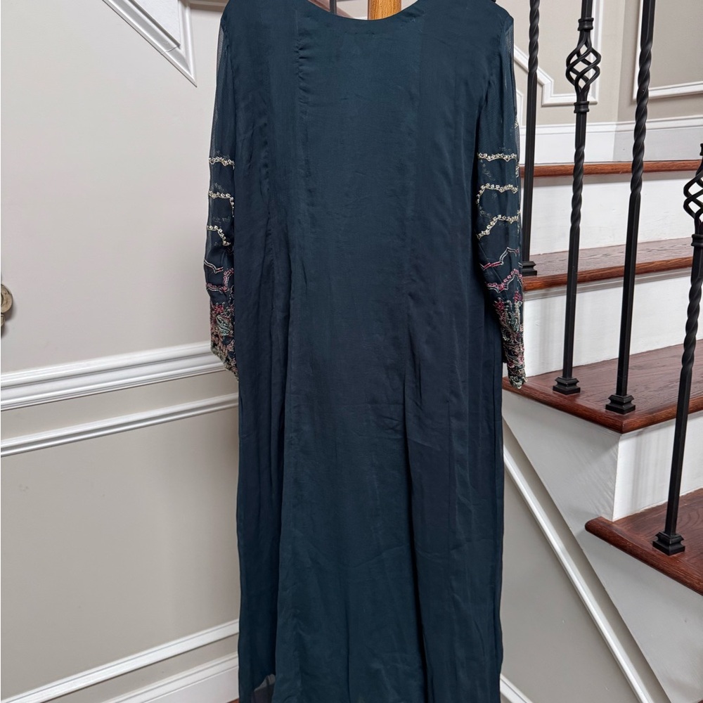 Elegant long dark green gown with light purple Embroidered scarf/doupata - Picture 3 of 5